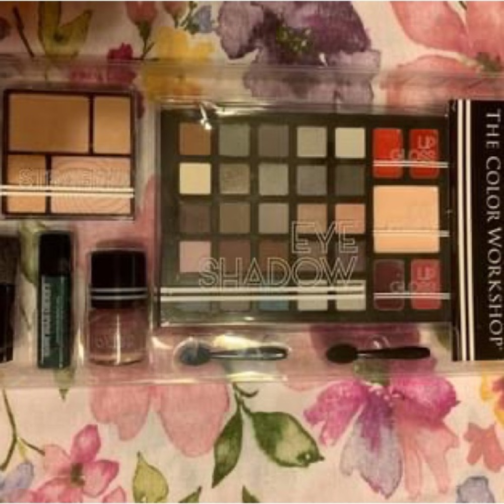 The Color Workshop Makeup set. All New and sealed.